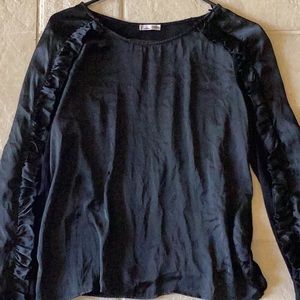 Zara ruffle sleeve top, great 😊 🌚
